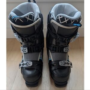 CURRENT 2026 Apex Ski Boot Blanca (Women’s) 2 Days Use – Sanitized, Odor-Free